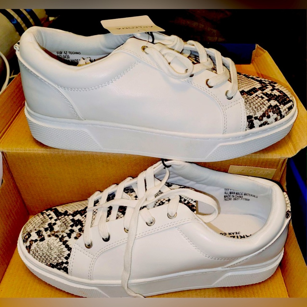 Arizona Jean company white ivory multi sneakers